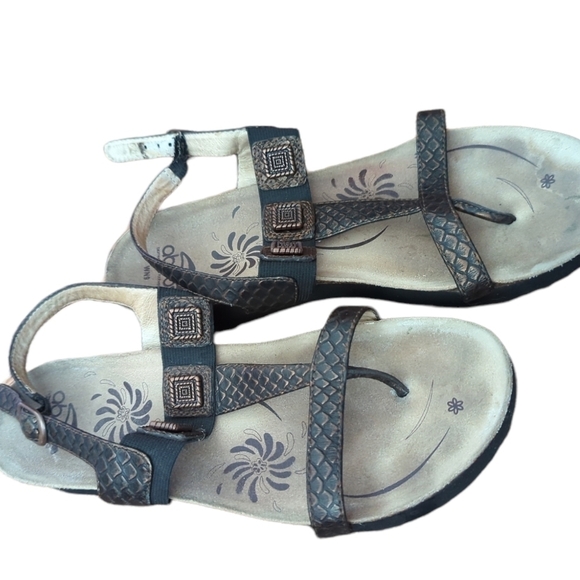 Abeo textured metallic neutral leather t strap thong sandals Cork bed. Sz 9 - Picture 9 of 9